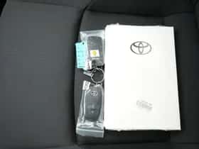 Toyota C-HR (2025) thumbnail 41