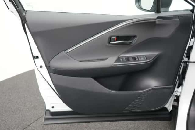 Toyota C-HR (2025) thumbnail 6
