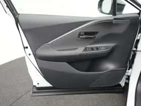 Toyota C-HR (2025) thumbnail 6