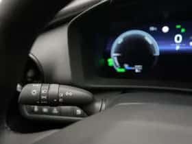 Toyota C-HR (2025) thumbnail 9