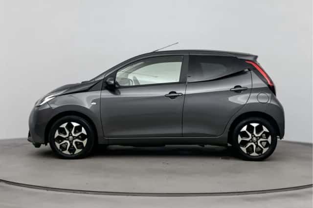 Toyota Aygo (2022) thumbnail 3
