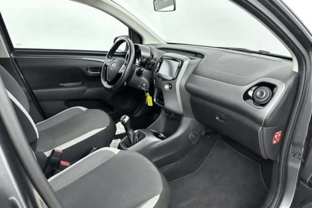 Toyota Aygo (2022) thumbnail 6