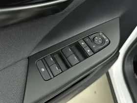 Toyota C-HR (2025) thumbnail 17