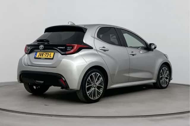 Toyota Yaris (2022) thumbnail 2