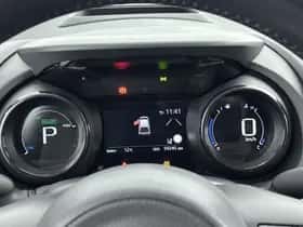 Toyota Yaris (2022) thumbnail 5