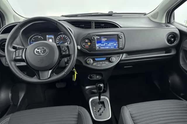 Toyota Yaris (2017) thumbnail 5