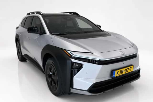 Toyota bZ4X (2026) thumbnail 2