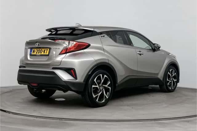 Toyota C-HR (2019) thumbnail 2