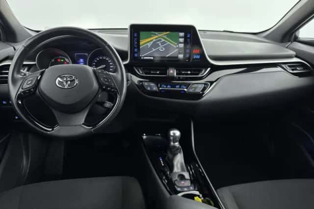 Toyota C-HR (2019) thumbnail 4
