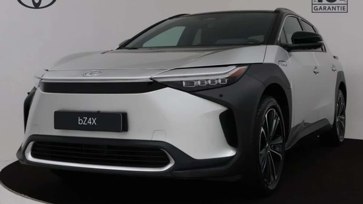 Toyota bZ4X (2025) — foto 1