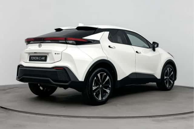 Toyota C-HR (2026) thumbnail 2