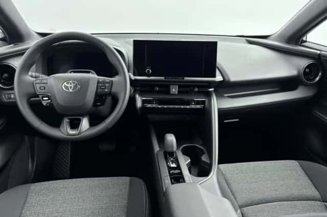 Toyota C-HR (2026) thumbnail 5