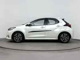 Toyota Yaris (2021) thumbnail 3