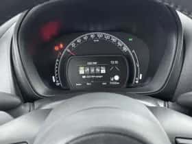 Toyota Aygo (2022) thumbnail 5