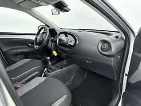 Toyota Aygo (2022) thumbnail 6