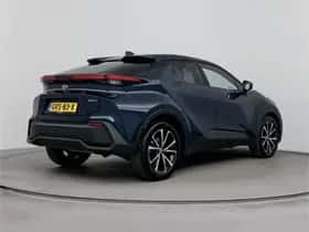 Toyota C-HR (2024) thumbnail 2