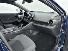 Toyota C-HR (2024) thumbnail 6