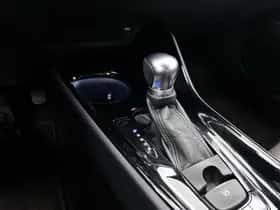 Toyota C-HR (2017) thumbnail 36