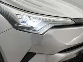 Toyota C-HR (2017) thumbnail 42