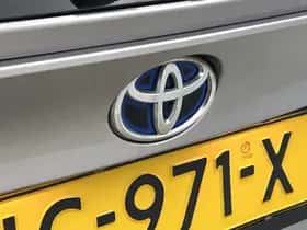 Toyota C-HR (2017) thumbnail 44
