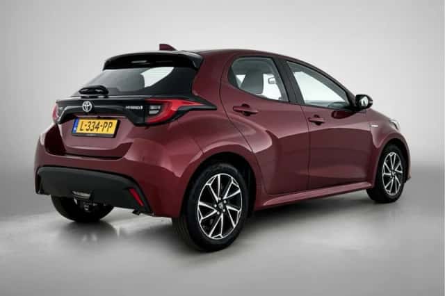 Toyota Yaris (2021) thumbnail 2