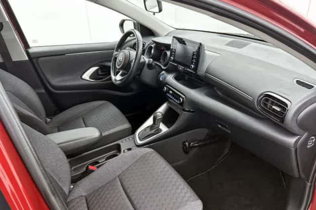 Toyota Yaris (2021) thumbnail 6