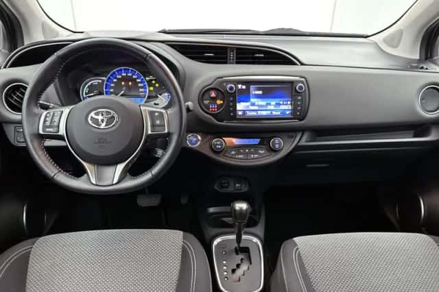 Toyota Yaris (2015) thumbnail 5