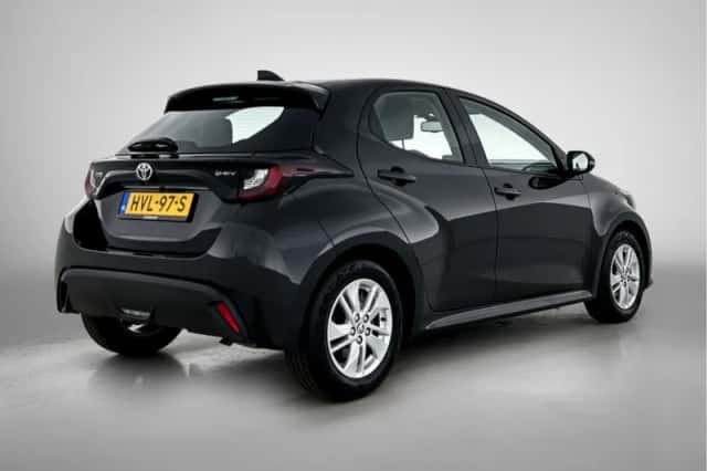 Toyota Yaris (2025) thumbnail 2
