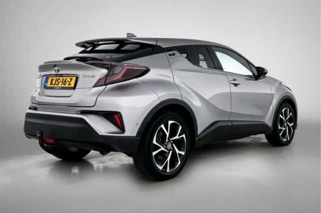 Toyota C-HR (2018) thumbnail 2