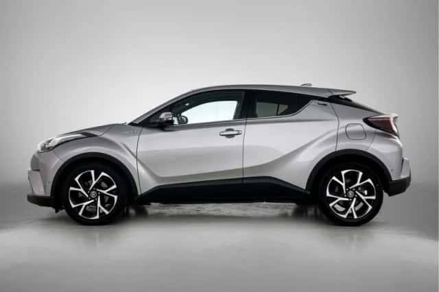 Toyota C-HR (2018) thumbnail 3