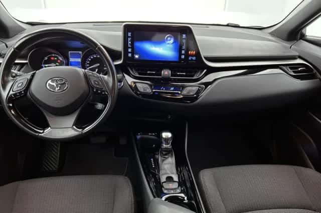 Toyota C-HR (2018) thumbnail 5