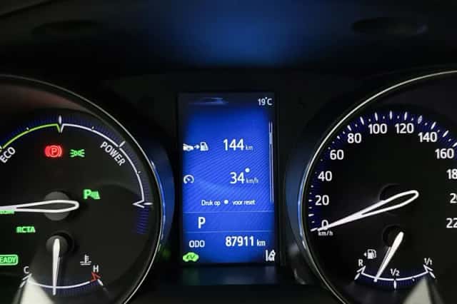 Toyota C-HR (2018) thumbnail 6
