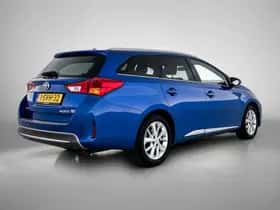 Toyota Auris (2014) thumbnail 2