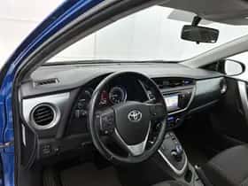 Toyota Auris (2014) thumbnail 7