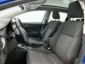 Toyota Auris (2014) thumbnail 8