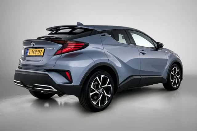 Toyota C-HR (2021) thumbnail 2