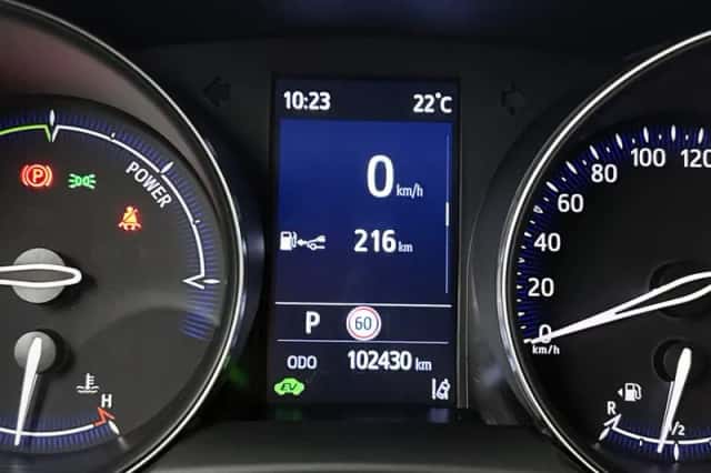 Toyota C-HR (2021) thumbnail 6