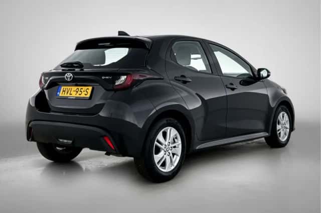 Toyota Yaris (2025) thumbnail 2
