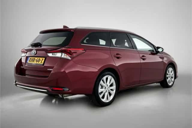 Toyota Auris (2017) thumbnail 2