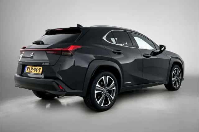 Lexus UX (2020) thumbnail 2