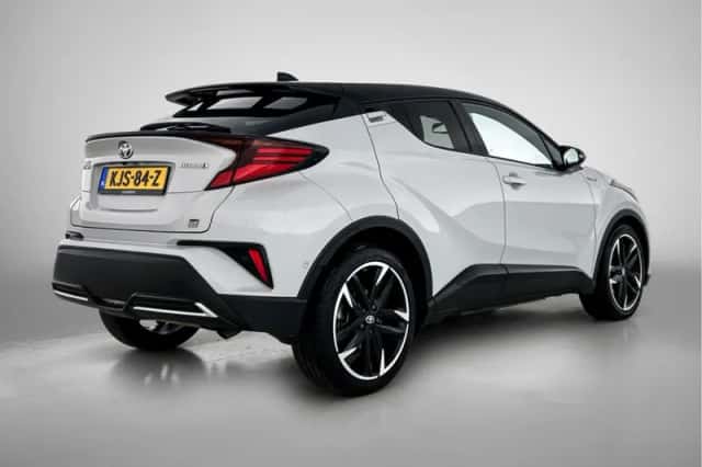 Toyota C-HR (2021) thumbnail 2