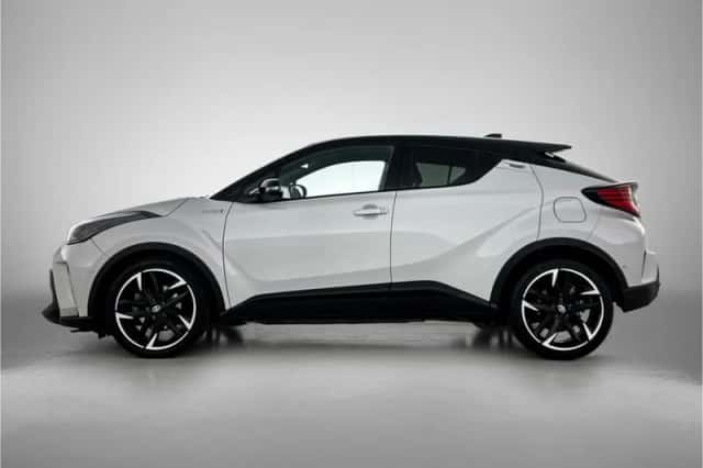 Toyota C-HR (2021) thumbnail 3