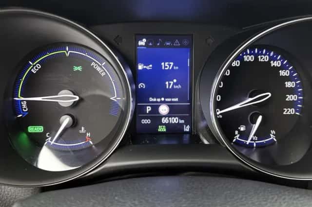 Toyota C-HR (2021) thumbnail 6