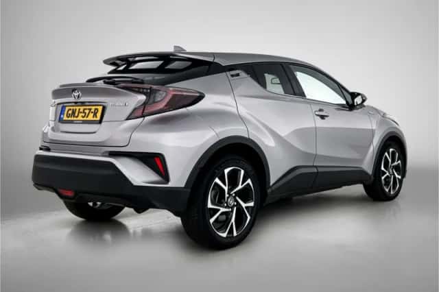 Toyota C-HR (2020) thumbnail 2