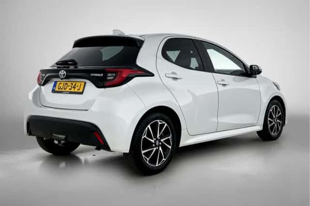 Toyota Yaris (2023) thumbnail 2