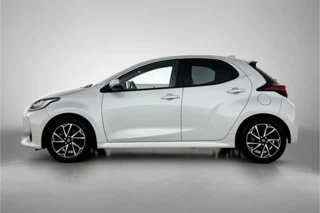 Toyota Yaris (2023) thumbnail 3
