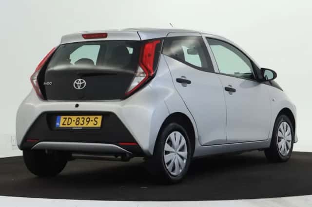 Toyota Aygo (2019) thumbnail 2