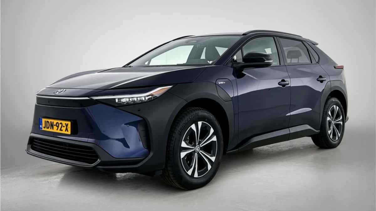 Toyota bZ4X (2025) — foto 1
