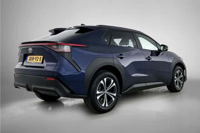 Toyota bZ4X (2025) thumbnail 2