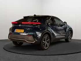 Toyota C-HR (2025) thumbnail 2